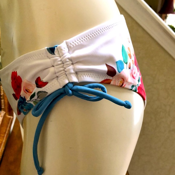 New women’s Cupshe floral bikini bottoms.  Size XL. Ties at sides. - Picture 3 of 11